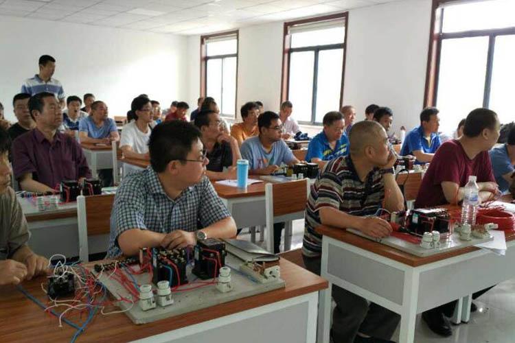 中职电工培训班的主要特征是电工技术与电工程管理相结合